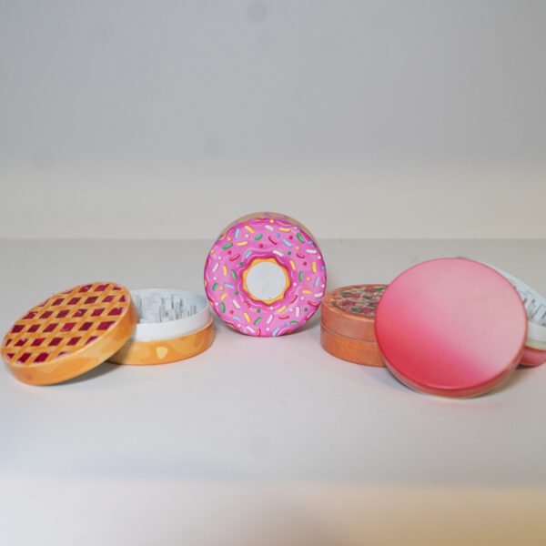 Grinders 2 Piezas Tarta, Chuches, Donut Y Otra Tarta