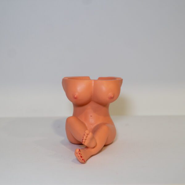 Cenicero Tia Desnuda Sentada