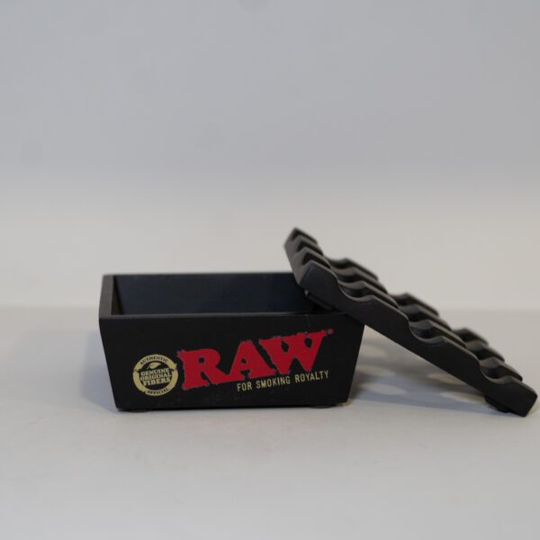 Cenicero RAW Cuadrado Con 9 Agujeros