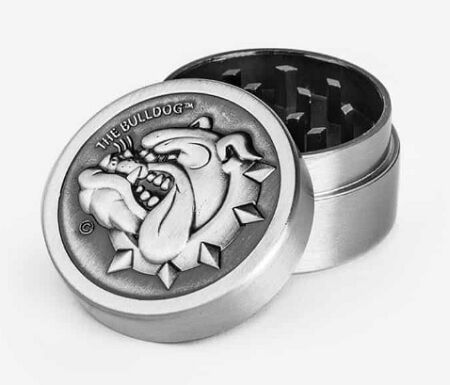 Grinder 4 Piezas The Bulldog Metálico Plateado "worldwide"